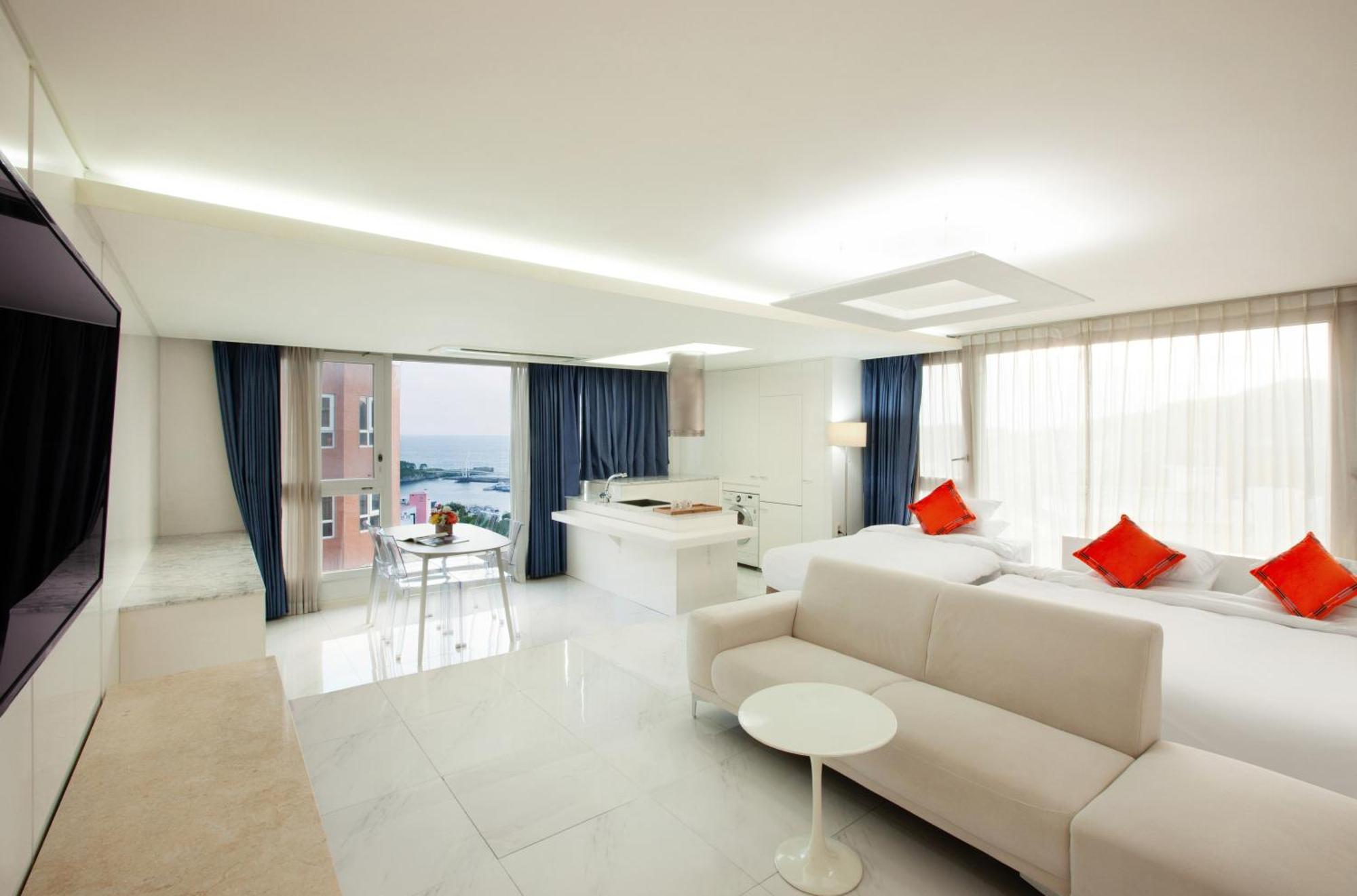 Shin Shin Hotel Jeju Ocean Сеогвипо Екстериор снимка