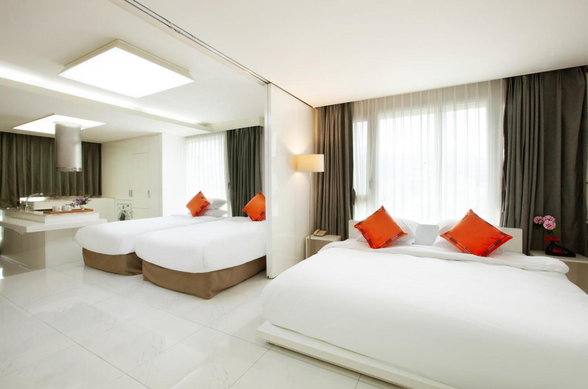 Shin Shin Hotel Jeju Ocean Сеогвипо Екстериор снимка