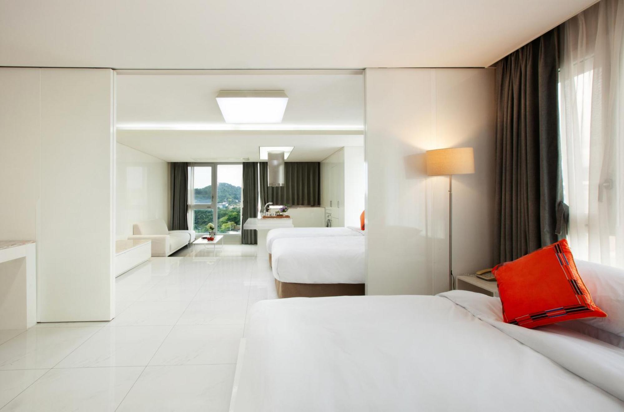 Shin Shin Hotel Jeju Ocean Сеогвипо Екстериор снимка