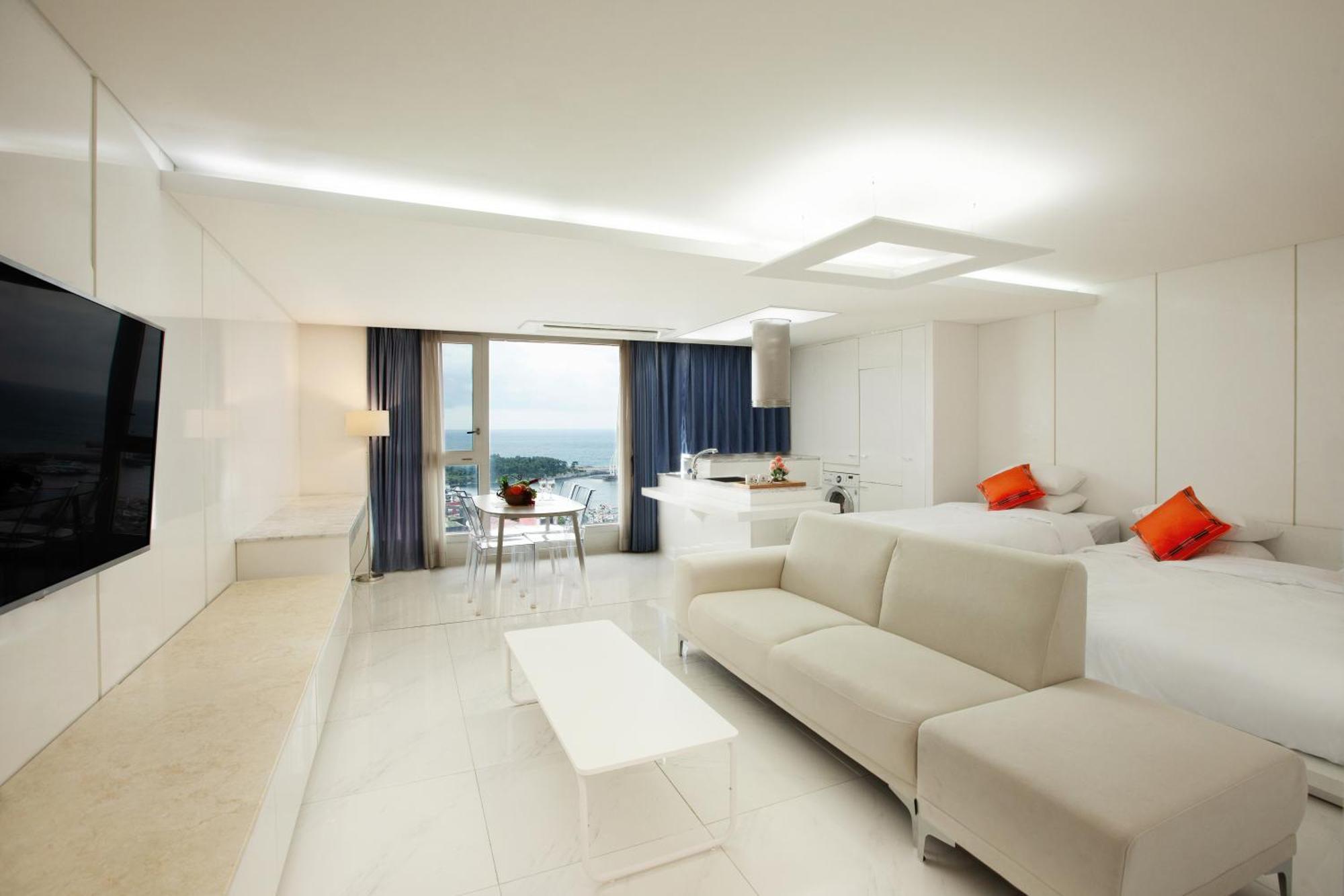 Shin Shin Hotel Jeju Ocean Сеогвипо Екстериор снимка
