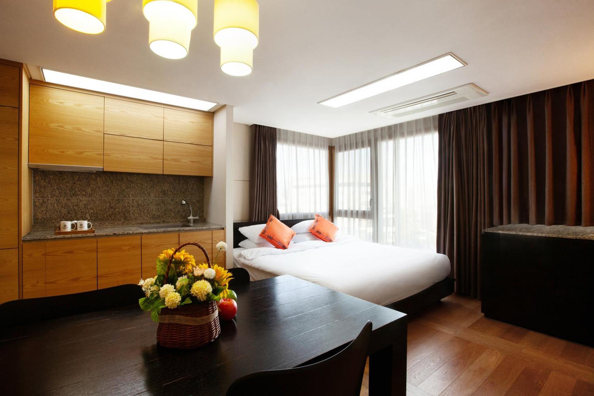 Shin Shin Hotel Jeju Ocean Сеогвипо Екстериор снимка