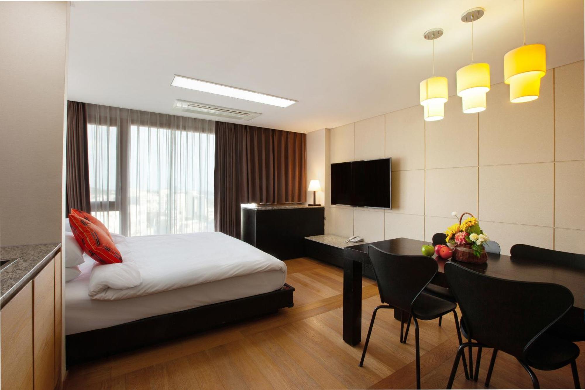 Shin Shin Hotel Jeju Ocean Сеогвипо Екстериор снимка