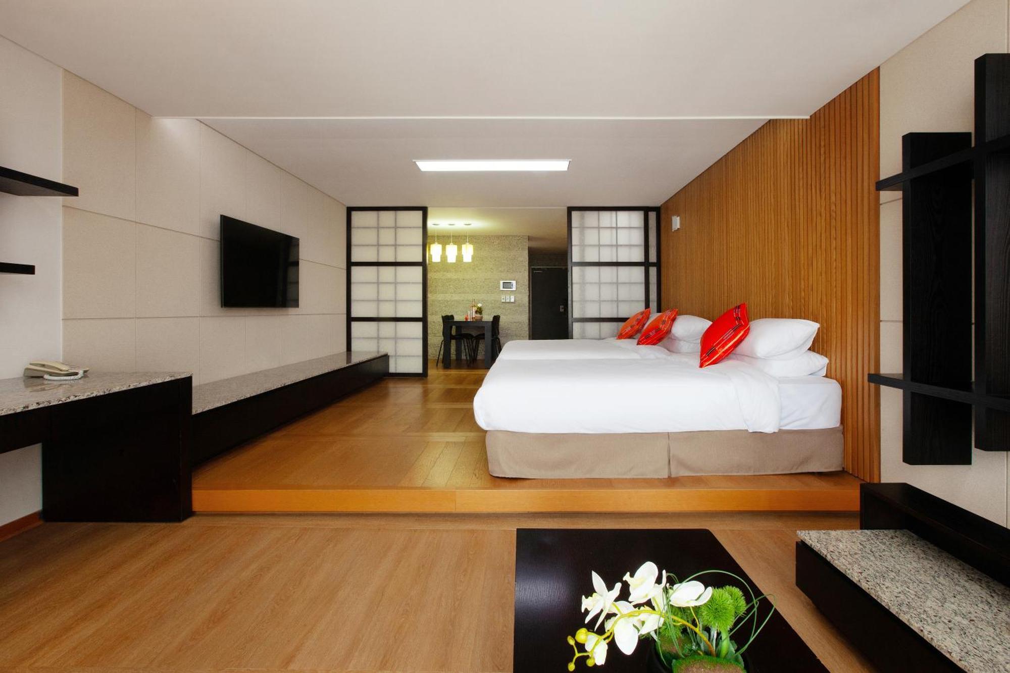 Shin Shin Hotel Jeju Ocean Сеогвипо Екстериор снимка