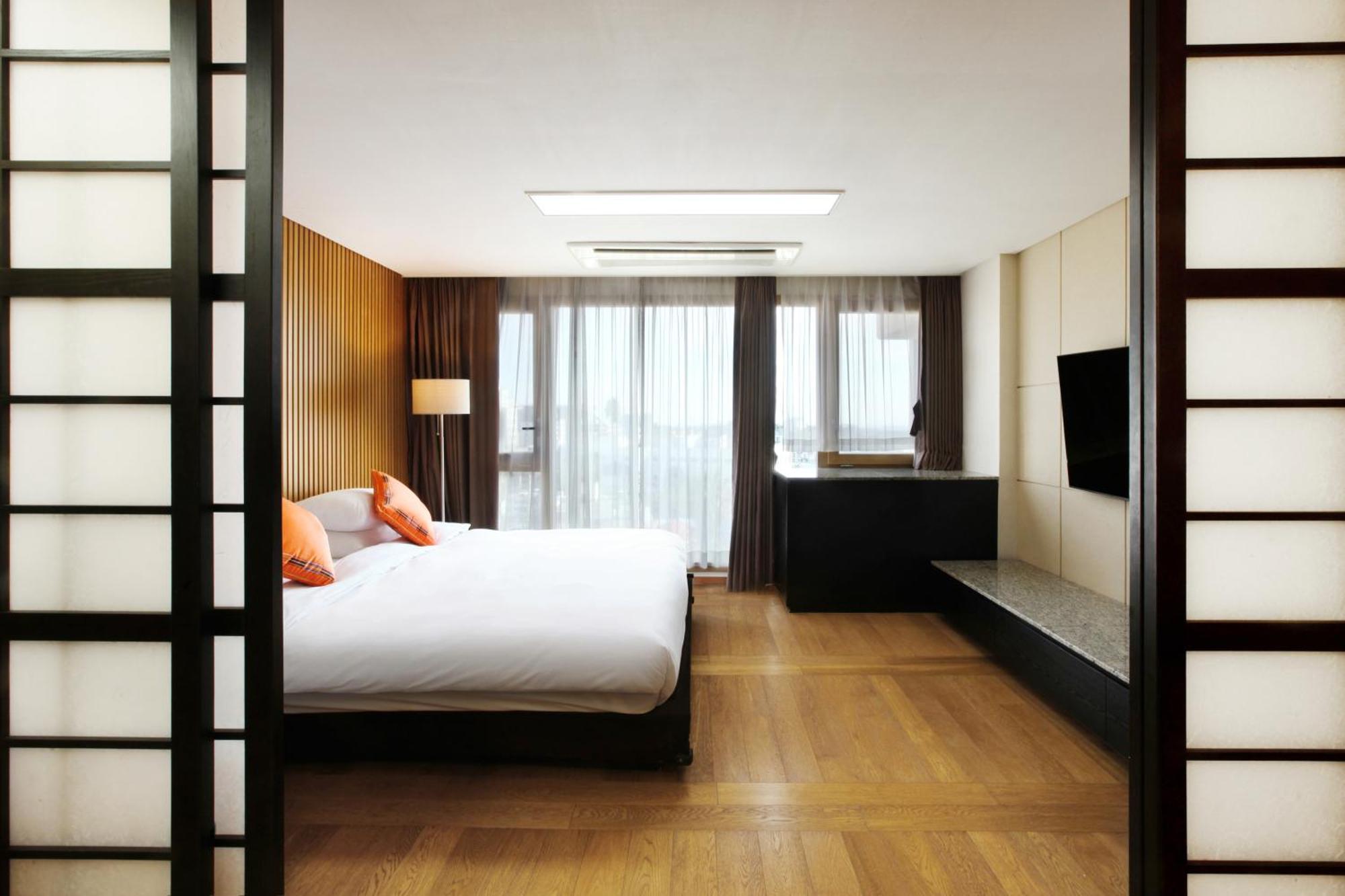 Shin Shin Hotel Jeju Ocean Сеогвипо Екстериор снимка